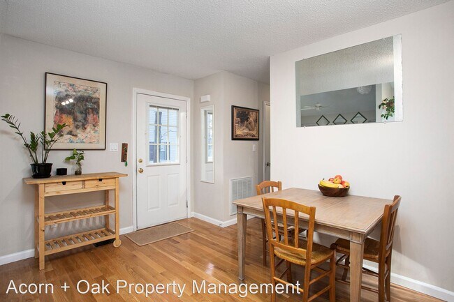 Foto del edificio - 3 br, 2 bath House - 135 Forsyth Dr.