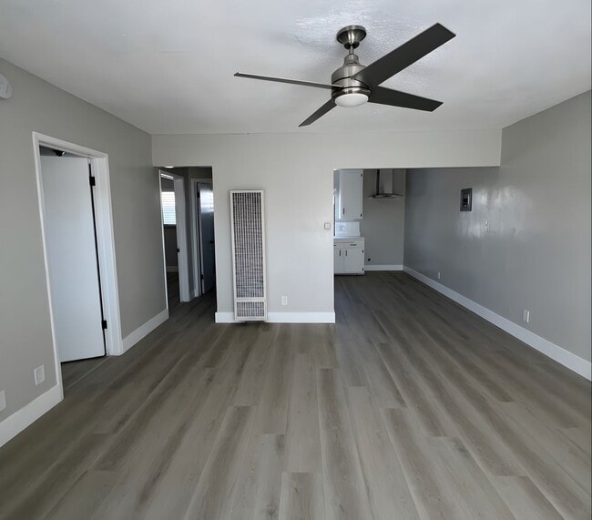 Building Photo - 6332 S Crenshaw Blvd