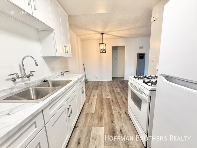 Foto del edificio - 8140 W 83rd St