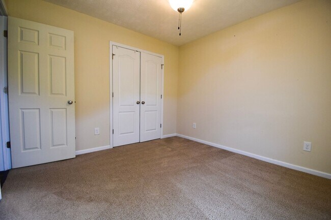 Foto del edificio - Coming Soon! 3 Bedroom 2 Bathroom- Pets Considered