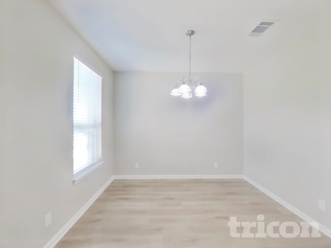 Building Photo - 13307 Badlands Bnd