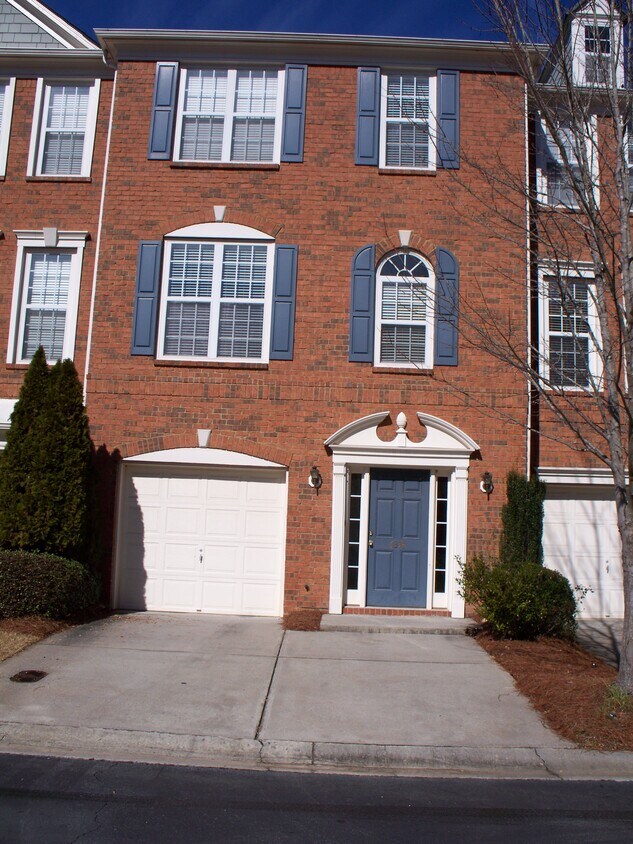 6374 Views Trace Dr, Peachtree Corners, GA 30092 Townhome Rentals in Peachtree Corners GA