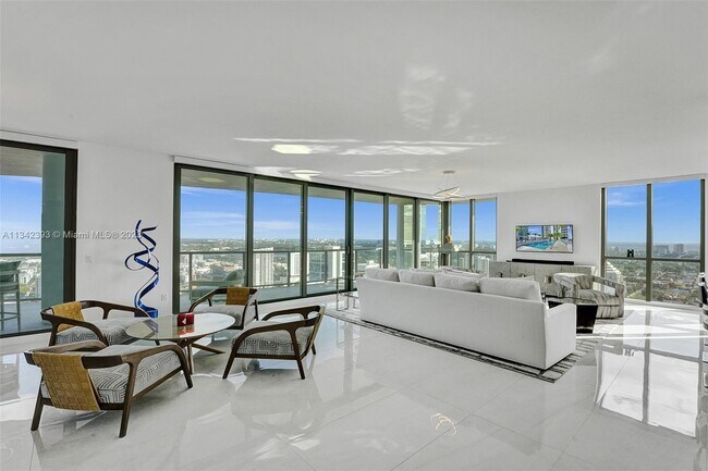 Foto del edificio - 100 E Las Olas Blvd