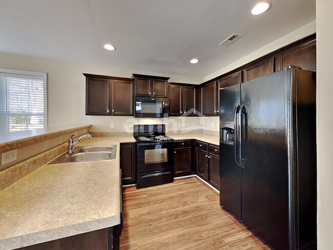 Building Photo - 416 Joneshaven Dr