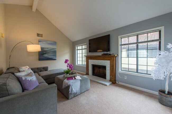 Building Photo - 14011 Seagate Dr