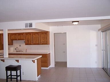 Building Photo - 46285 Burroweed Ln