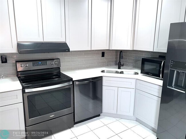 Foto del edificio - 5812 NW 16th St
