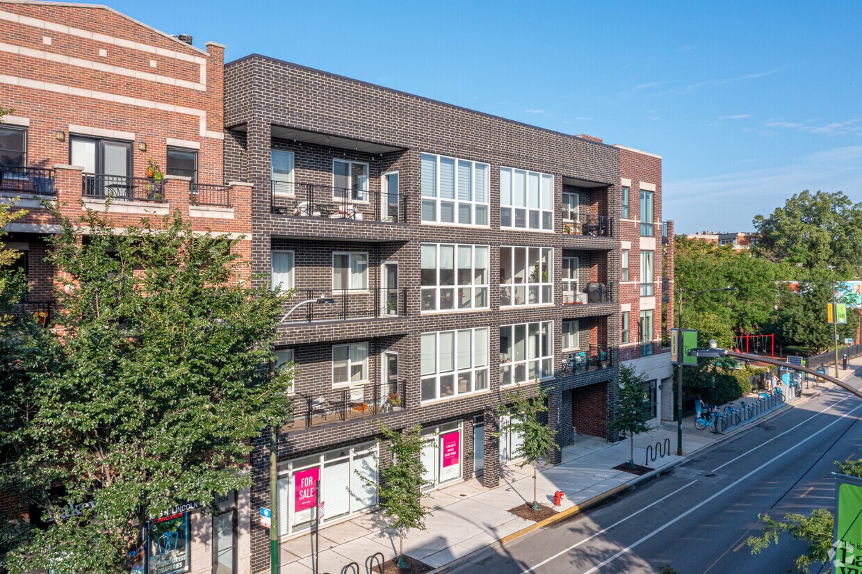 Primary Photo - 3530 N Lincoln Ave