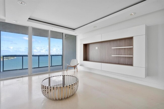 Foto del edificio - 601 NE 36th St