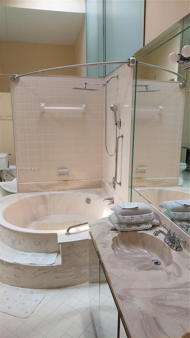 Building Photo - 2675 Parkview Dr S