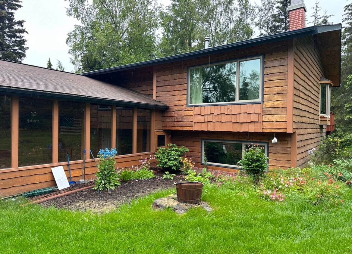 Primary Photo - Beautiful South Anchorage Home with Garden