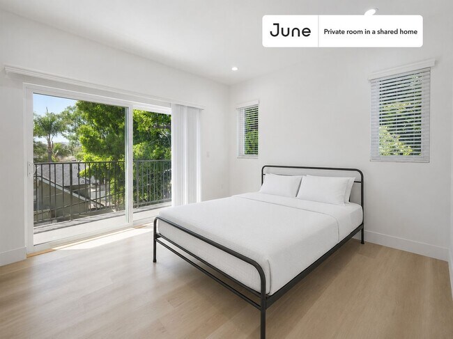 Building Photo - Room in Shared 4 bed/3 bath home in Hollywood