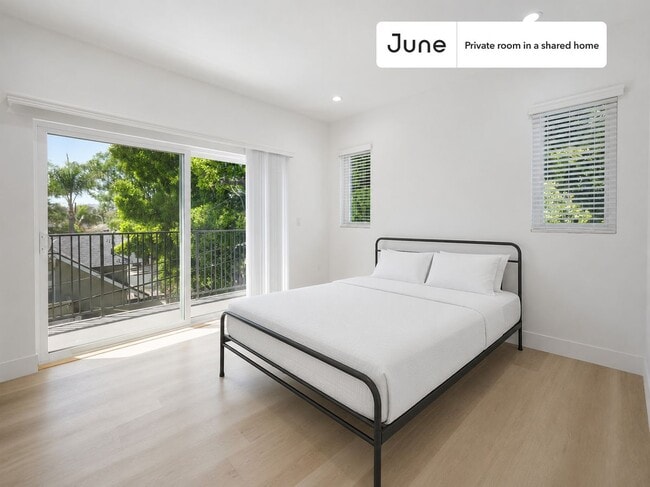 Building Photo - Room in Shared 4 bed/3 bath home in Hollywood