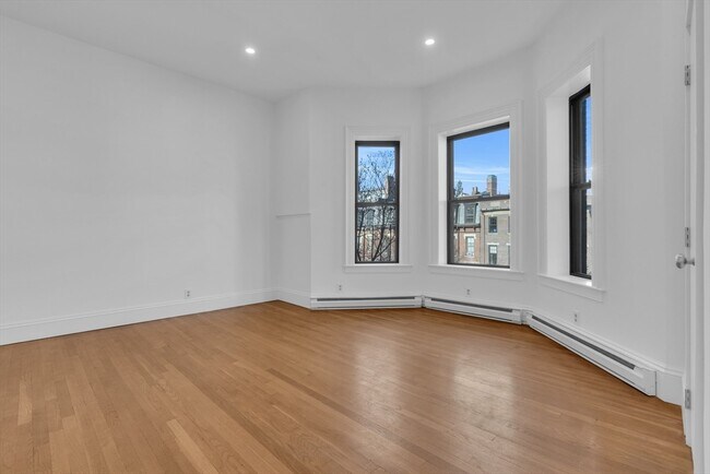 Building Photo - 389 Beacon St