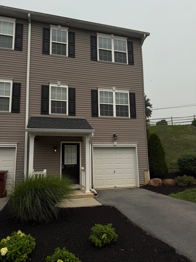 Building Photo - 2070 Arey Ln