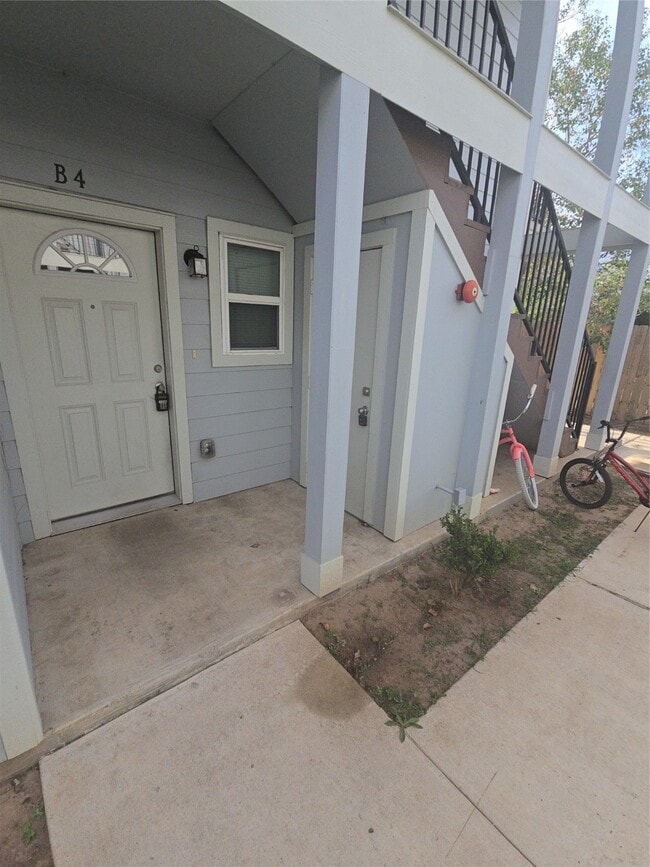 Building Photo - 430 Schmidt Rd