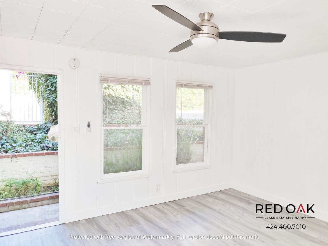 Primary Photo - Fantastic Bachelor Studio