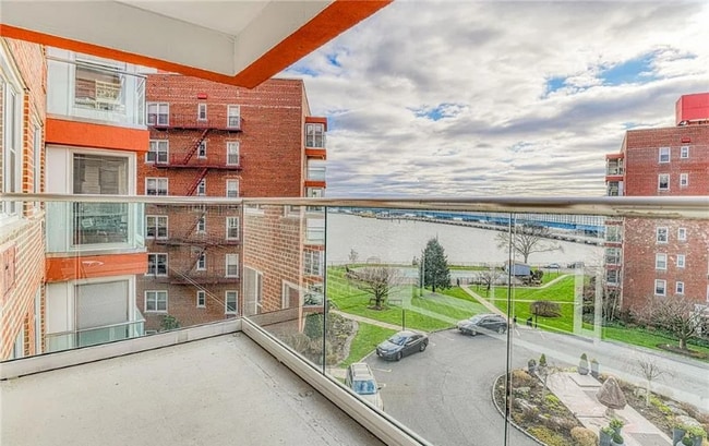 Building Photo - 2 Salisbury Pt