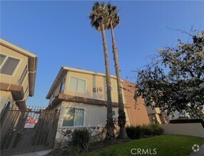 Building Photo - 612 S Fir Ave