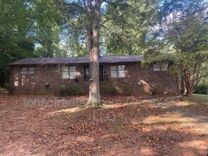Building Photo - 100 Pinebrook Rd