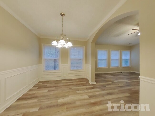 Building Photo - 300 Stone Valley Xin