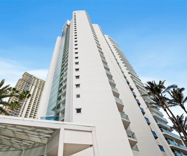 Foto del edificio - 16485 Collins Ave