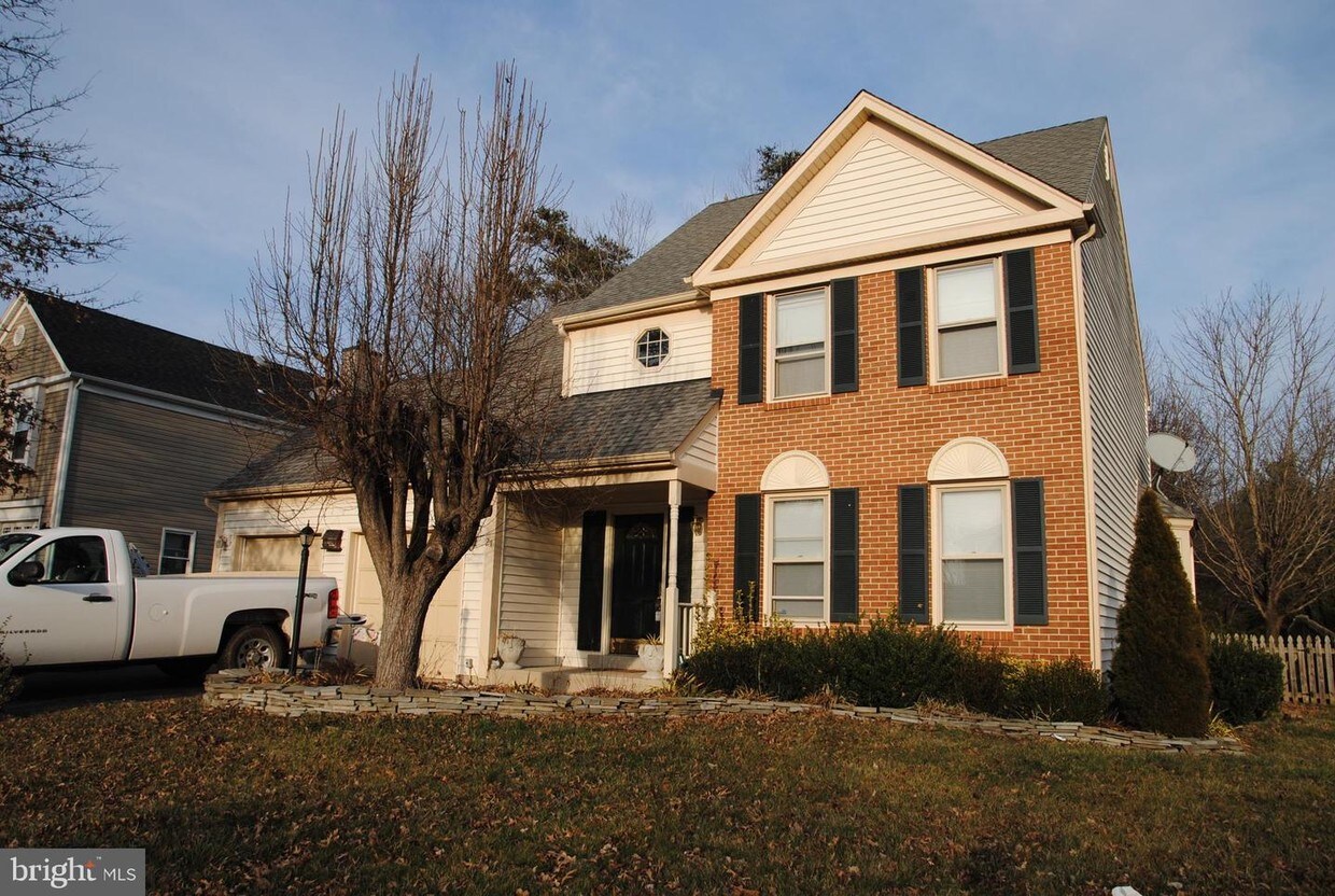 Primary Photo - 21 Arbor Ln