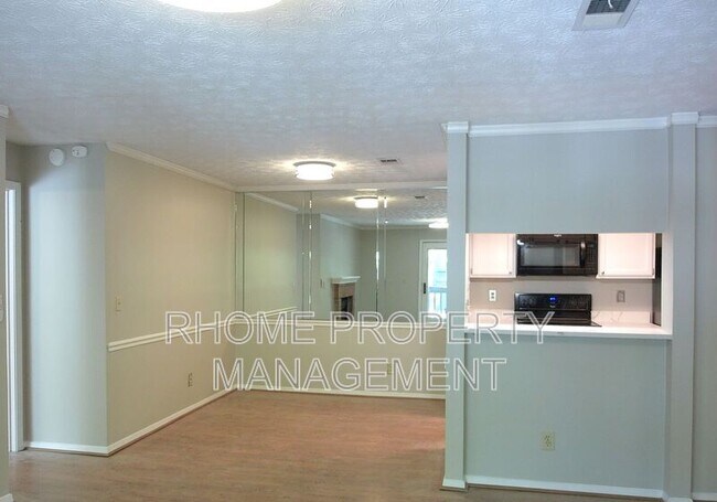 Foto del edificio - 1415 Tuxworth Cir