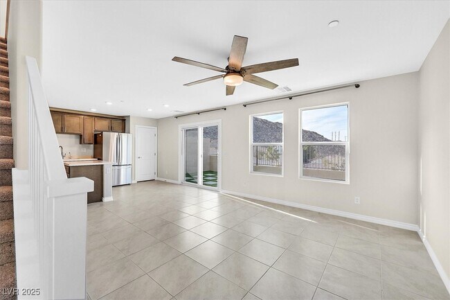 Foto del edificio - 366 Rosefinch St