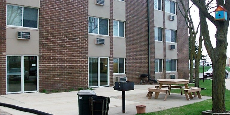Community Patio - Camelot Apartments