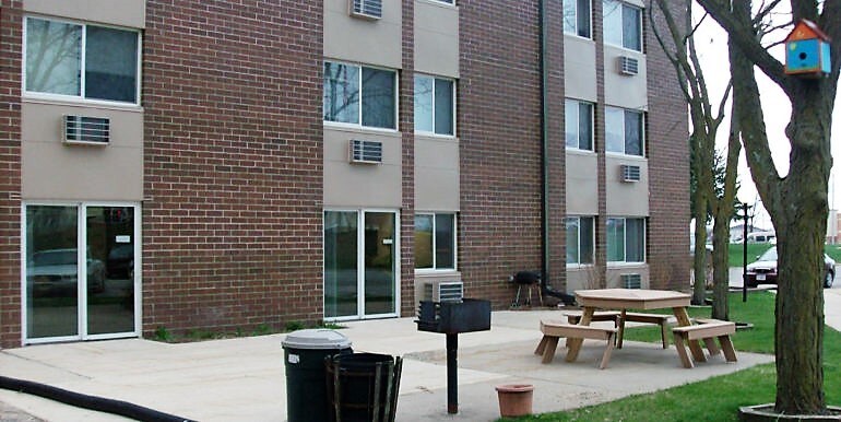 Patio comunitario - Camelot Apartments
