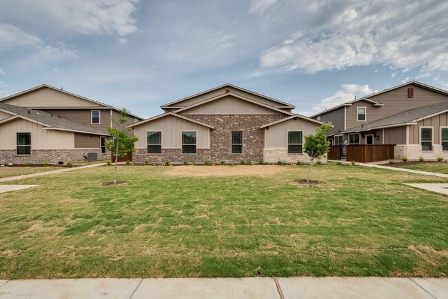 AVAILABLE NOW! GORGEOUS 2 BEDROOM FOUR PLEX LOCATED IN MIDLOTHIAN ISD! - AVAILABLE NOW! GORGEOUS 2 BEDROOM FOUR PLEX LOCATED IN MIDLOTHIAN ISD! Townhome