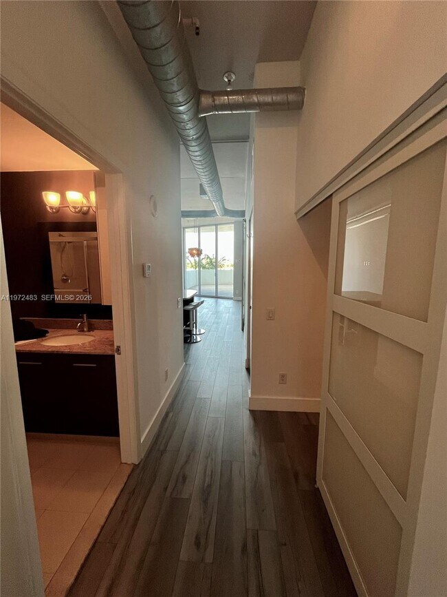 Foto del edificio - 3029 NE 188th St