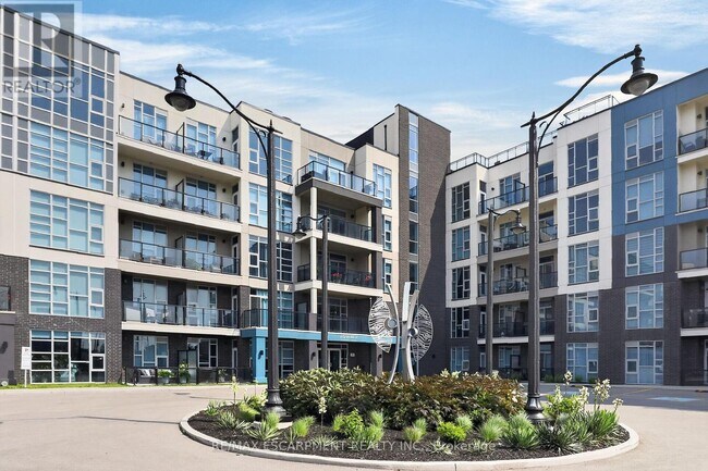 Building Photo - 10 Concord Pl