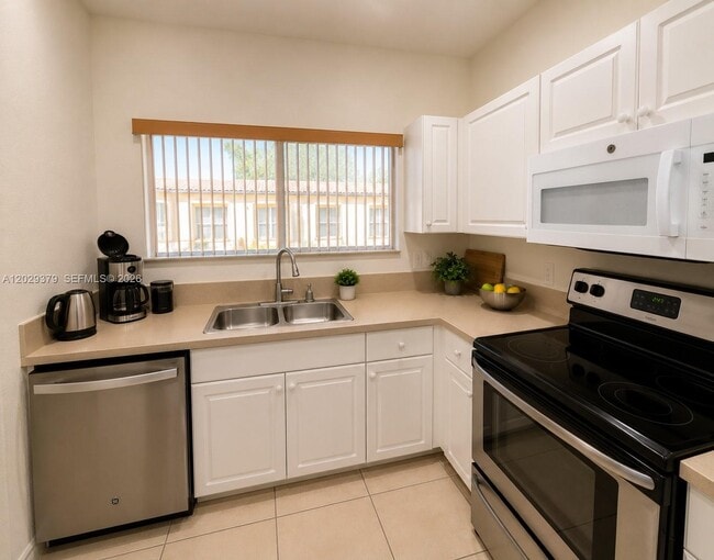 Building Photo - 3856 SW 48th Ave