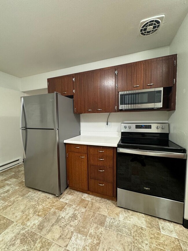 Building Photo - Reed Neighborhood Gem~ Great Natural Light~ Fenced Front Patio~ Onsite Laundry~ Off Street parkin...