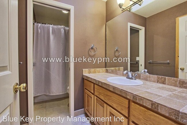 Building Photo - 3 br, 2.5 bath House - 14604 SW Shoue Drive