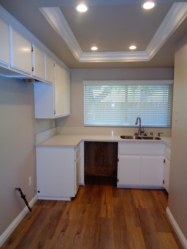 Primary Photo - 2 Bed 1.5 Bath Condo, with Central AC in W...