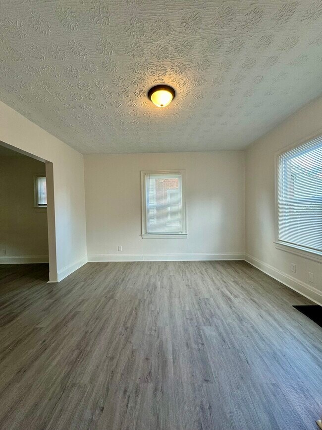 Foto del edificio - 647 S 38th St