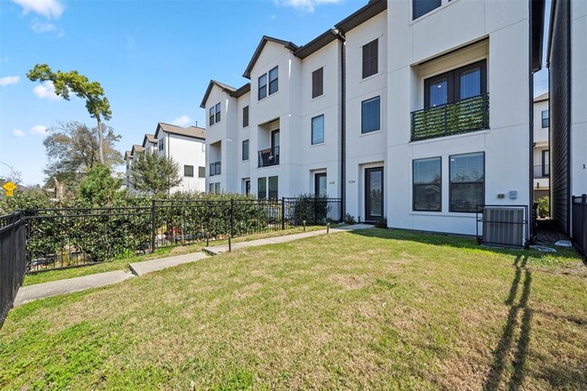 Foto del edificio - 1136 Wycliffe Dr