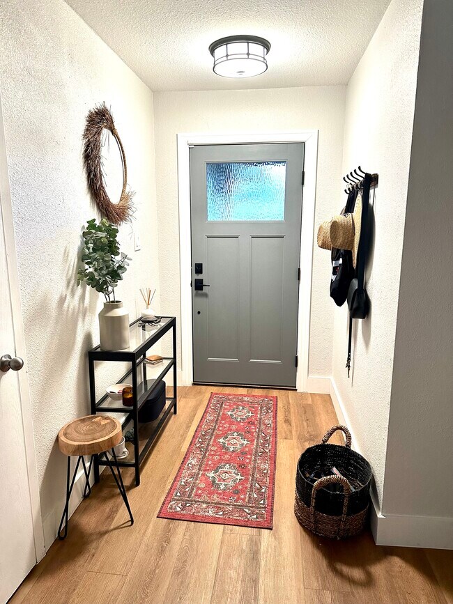 Foto del edificio - 7806 Woodcroft Dr