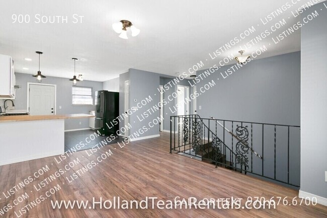 Building Photo - 900 South St