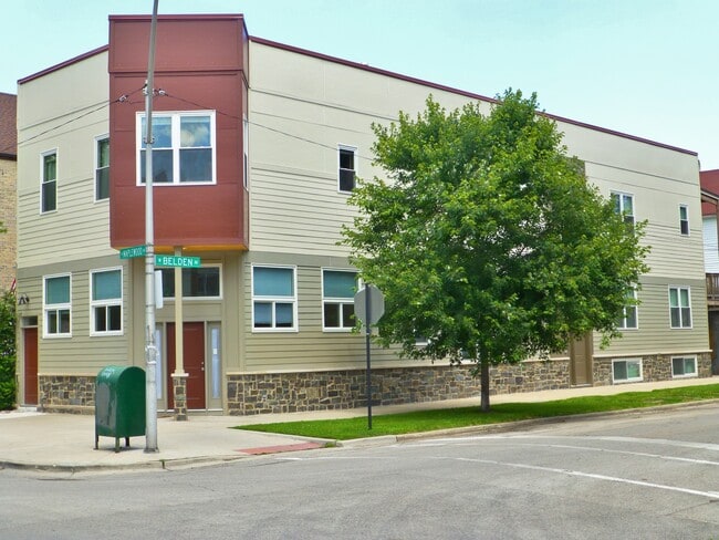 Building Photo - 2301 N Maplewood Ave