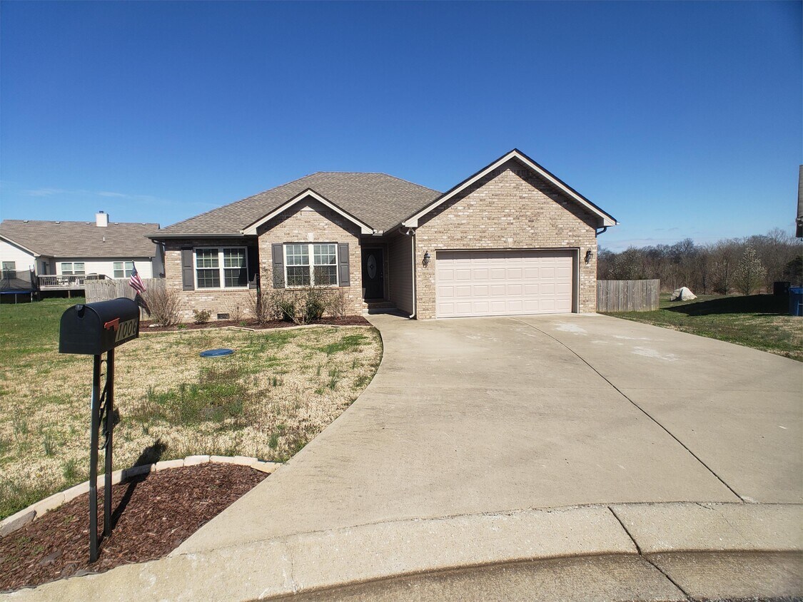 Primary Photo - 1006 Halverson Dr