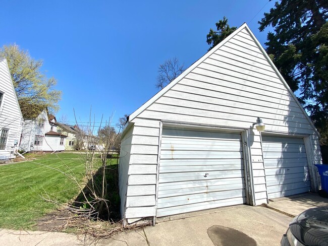 Building Photo - 4 Bedroom House Across the Street from NDS...