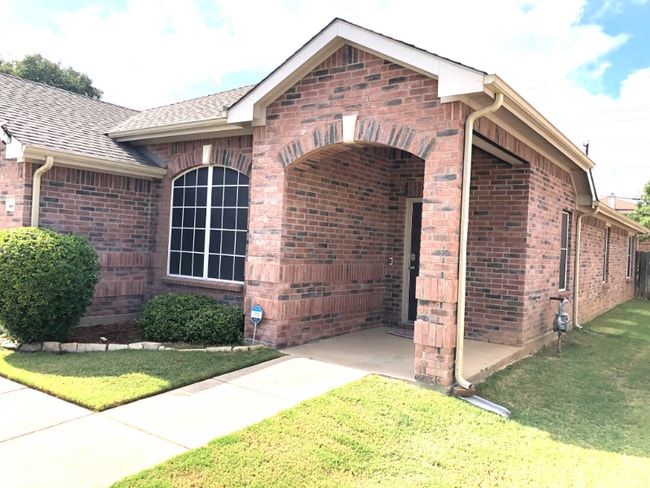 Building Photo - 615 Denali Dr