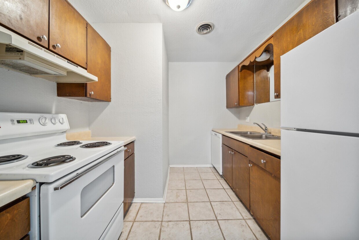 Primary Photo - 5520 E 47th Pl