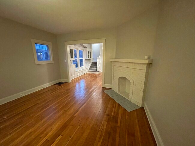 Entrance into Living Room - 2615 Hampshire Rd