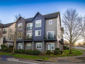 Building Photo - 10651 NE Red Wing Way