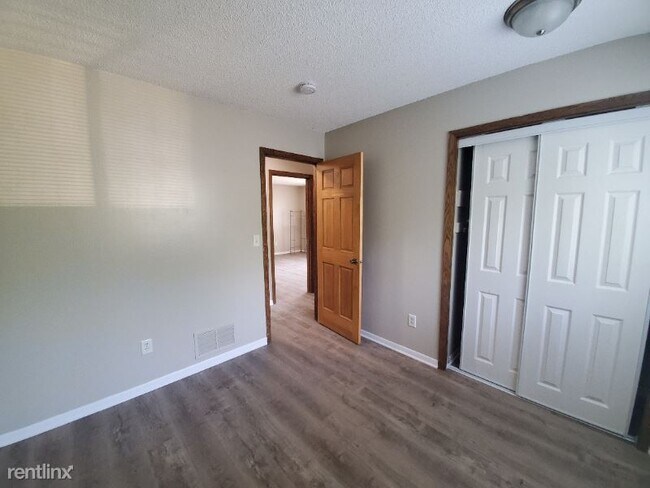 Building Photo - 4 br, 2 bath House - 1840 55th st E